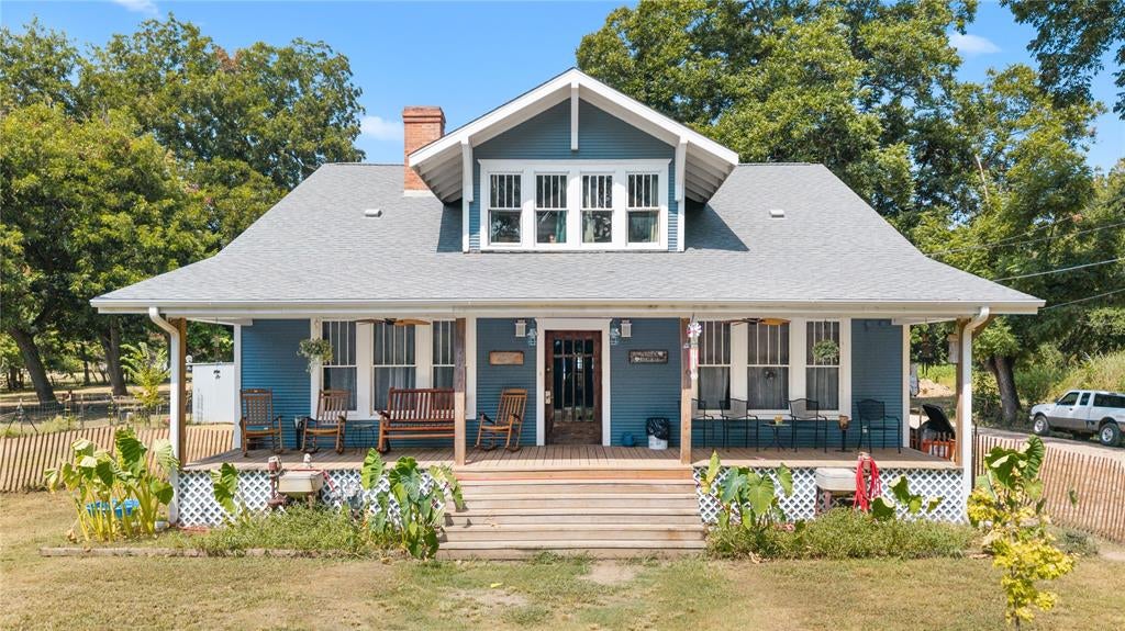 209 Pecan Street — photo