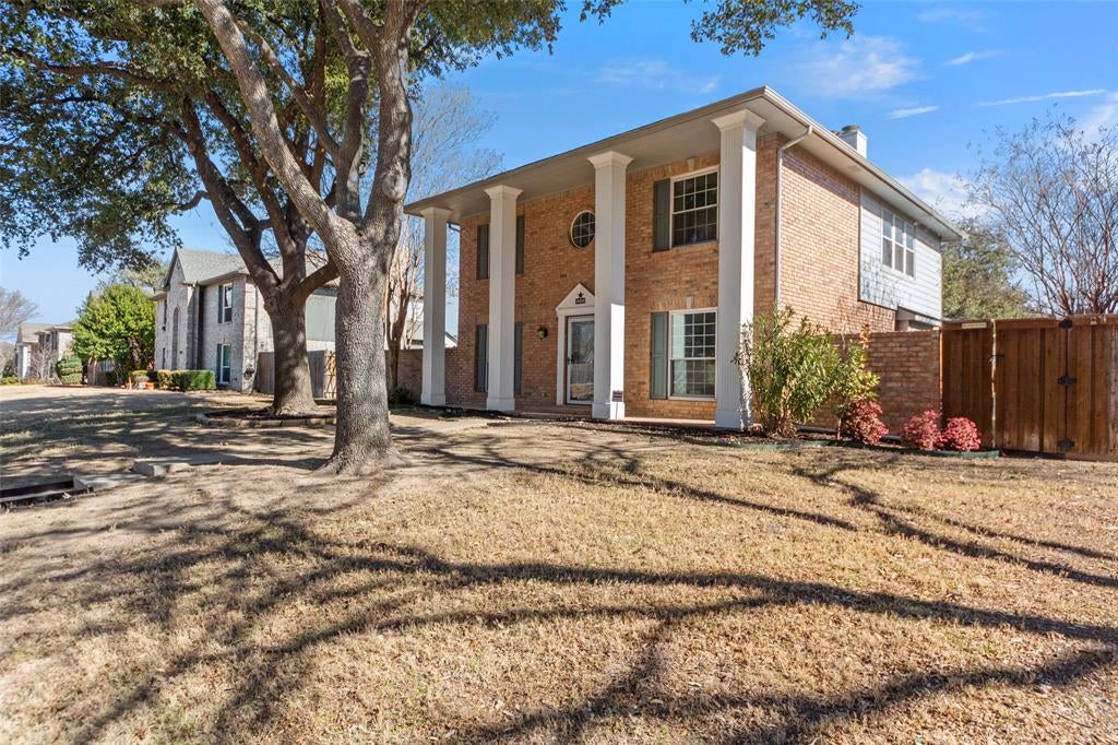 6840 Rochelle Drive — photo