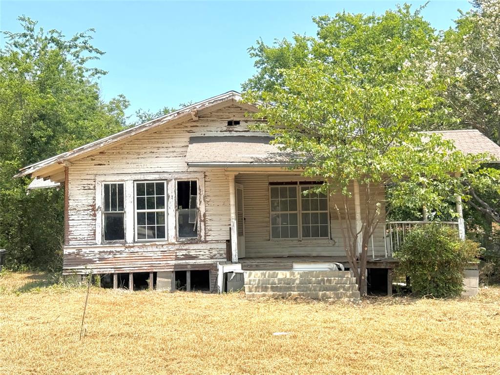 204 W Maple Street — photo