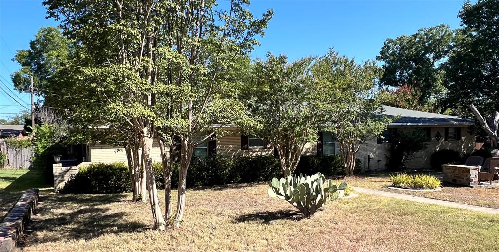 1206 Crestwood Drive — photo