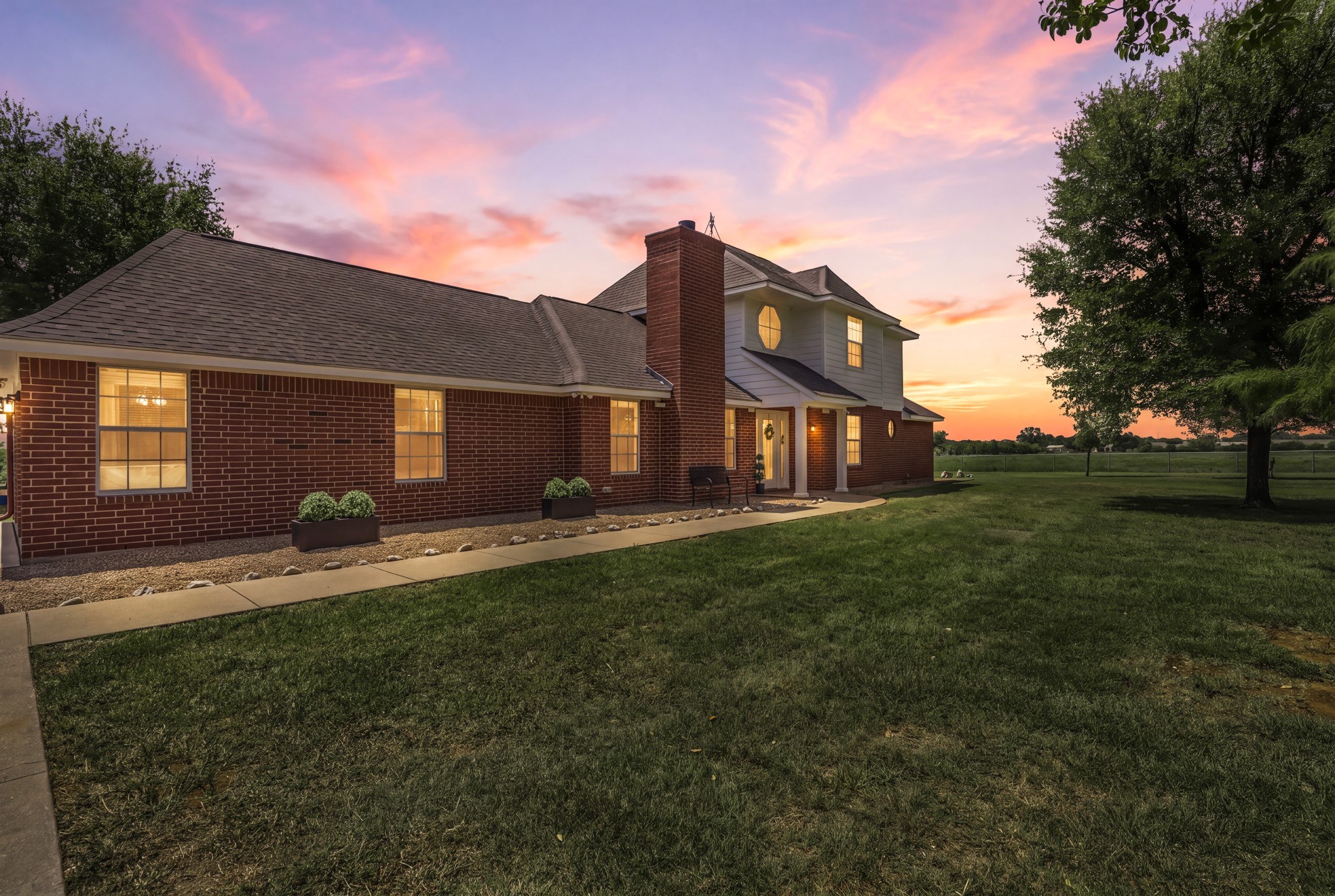 900 E Chad Street, Whitney, TX 76692 — photo 2