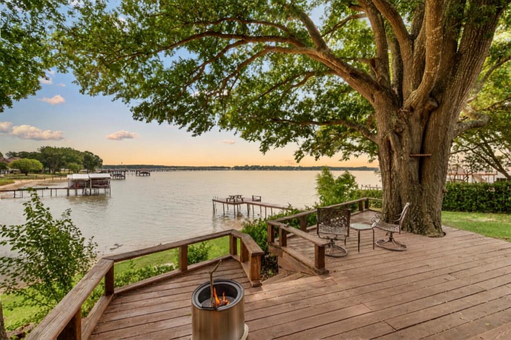 211 Lake Front Drive — photo