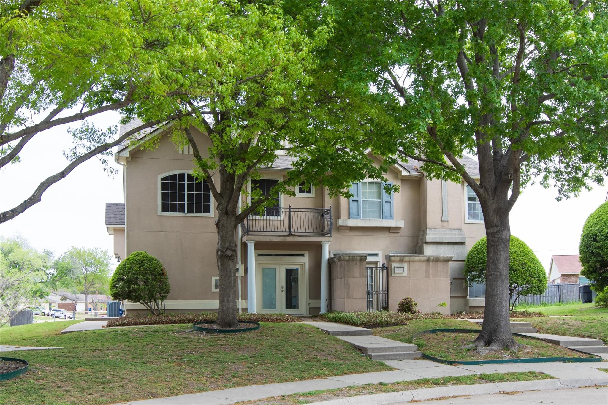 609 Regency Drive — photo