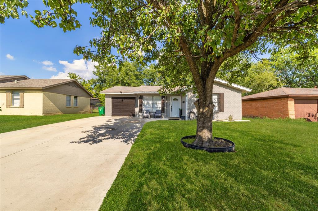 726 Royal Crest — photo
