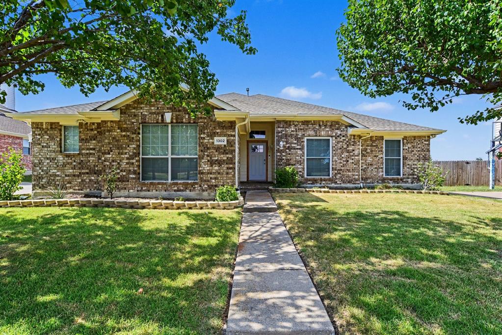 1302 Buckingham Drive — photo