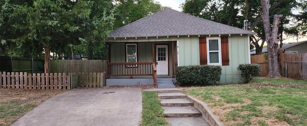 902 Davy Crockett Street — photo