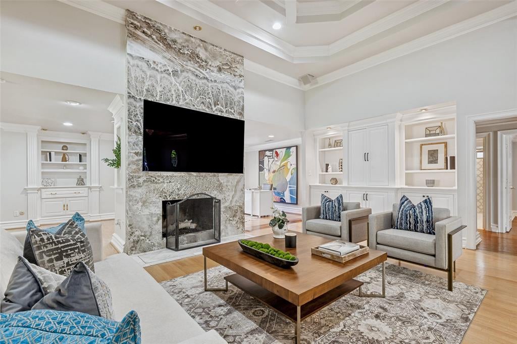 5322 W Mockingbird Lane — photo