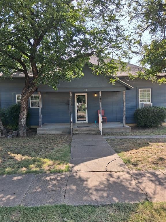 310 N Trinity Street — photo