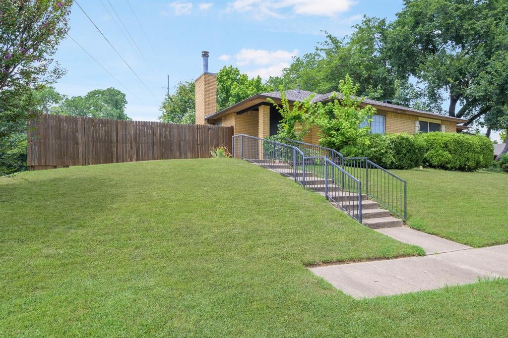 2114 Valleywood Drive — photo