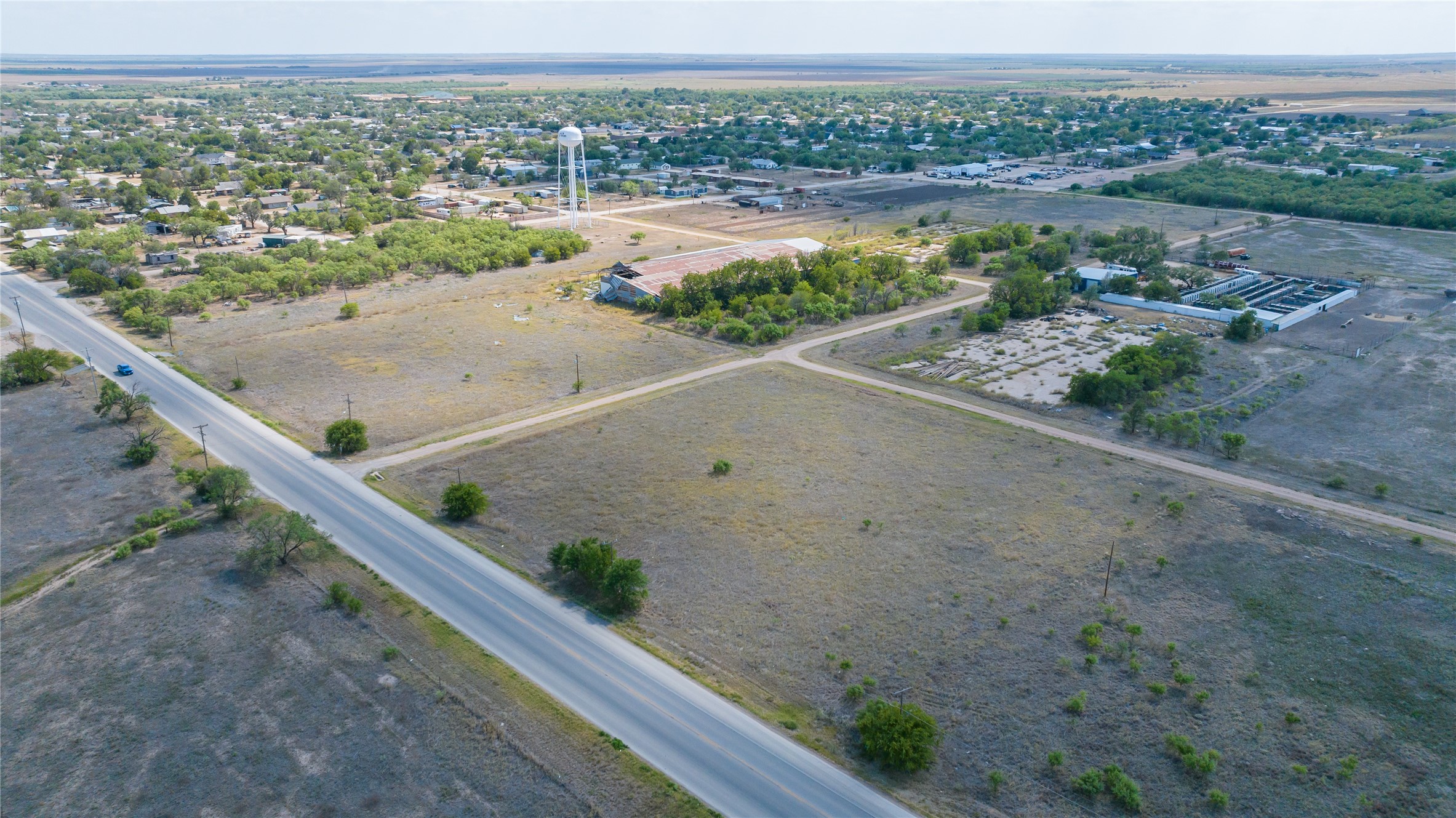 950 Ave B, Hamlin, TX 79520 — photo 2