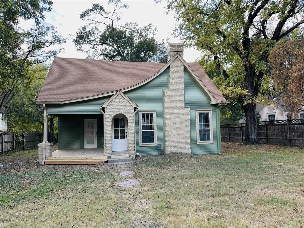 111 Pecan Street — photo