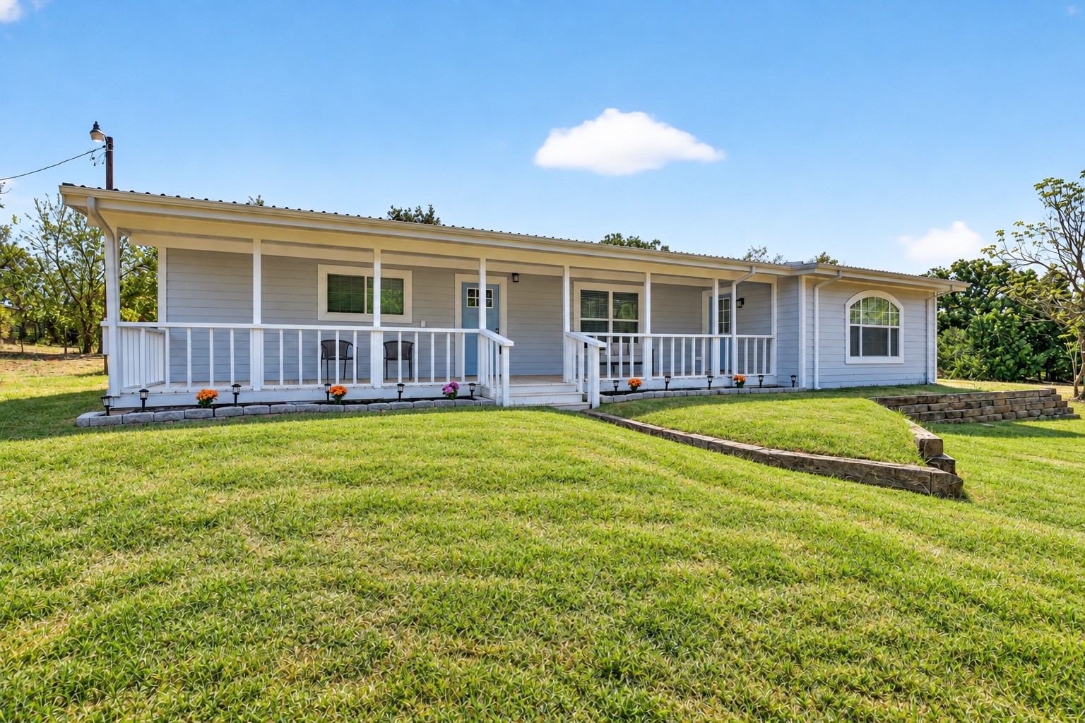 795 Meadow Road, Springtown, TX 76082 — photo 2