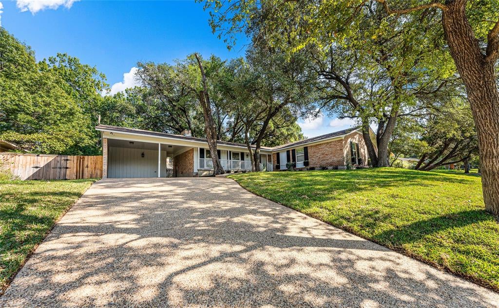 2901 Woodland Drive — photo