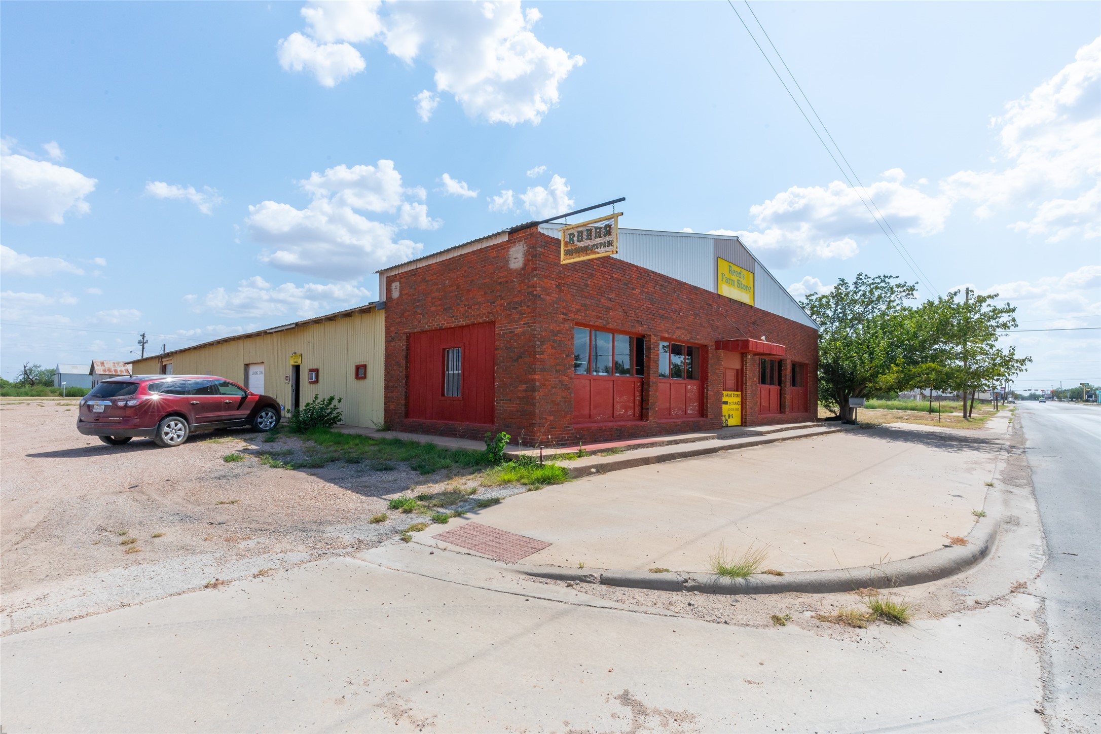 249 E Lake Drive, Hamlin, TX 79520 — photo 2