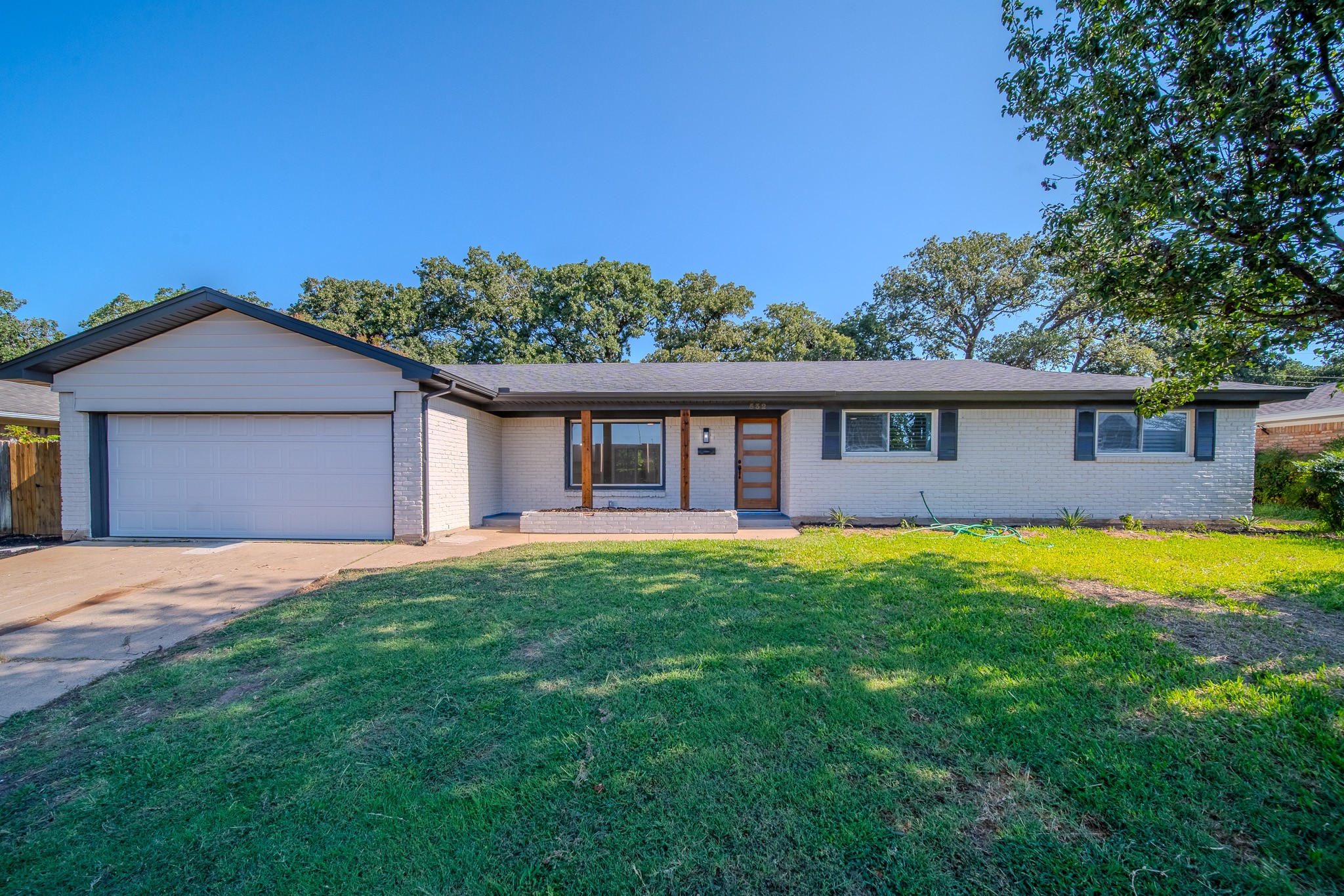 532 Plainview Drive, Hurst, TX 76054 — photo 2