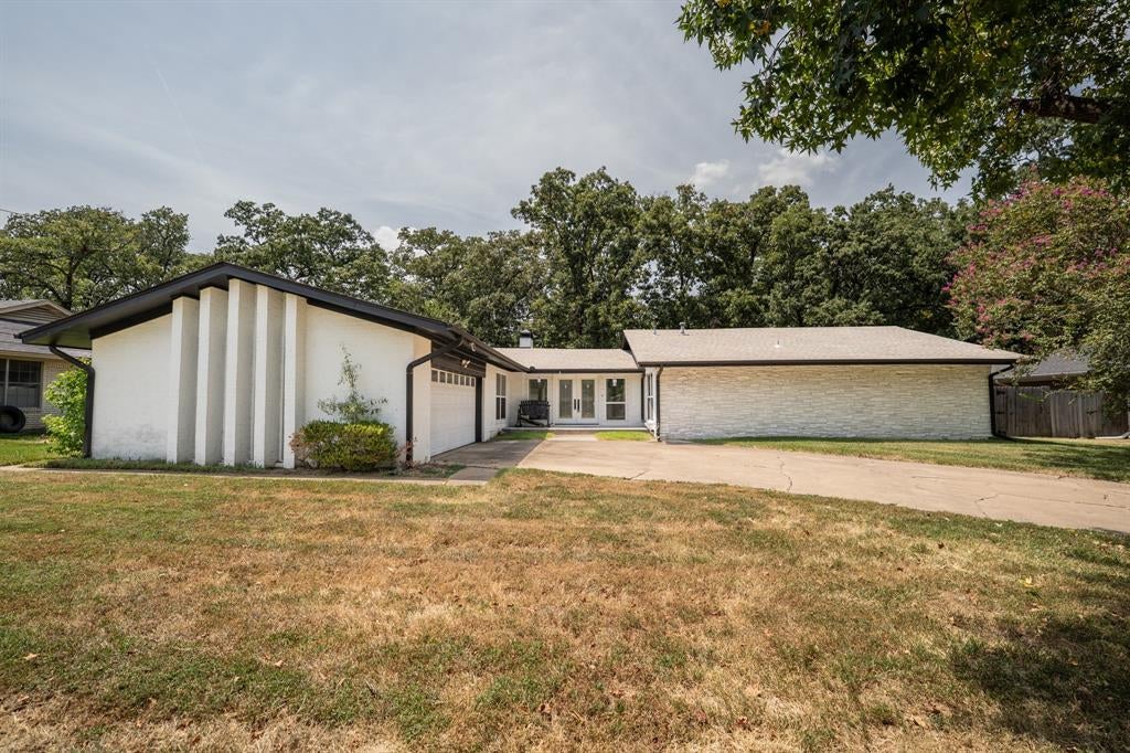 316 Woodcrest Circle — photo
