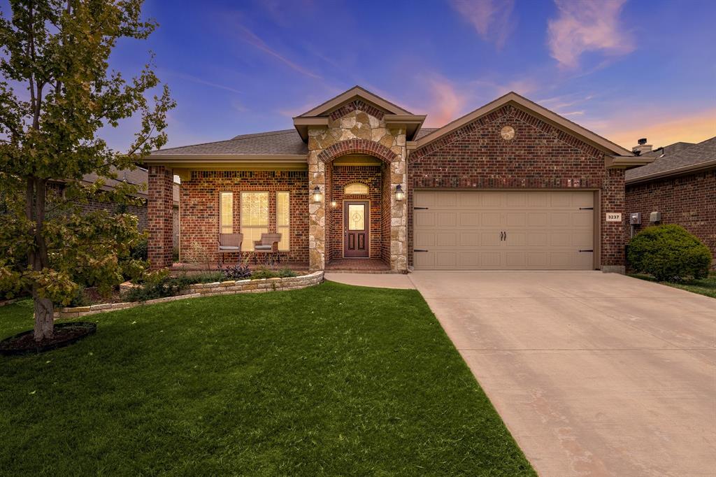 3237 Tamarack Lane — photo