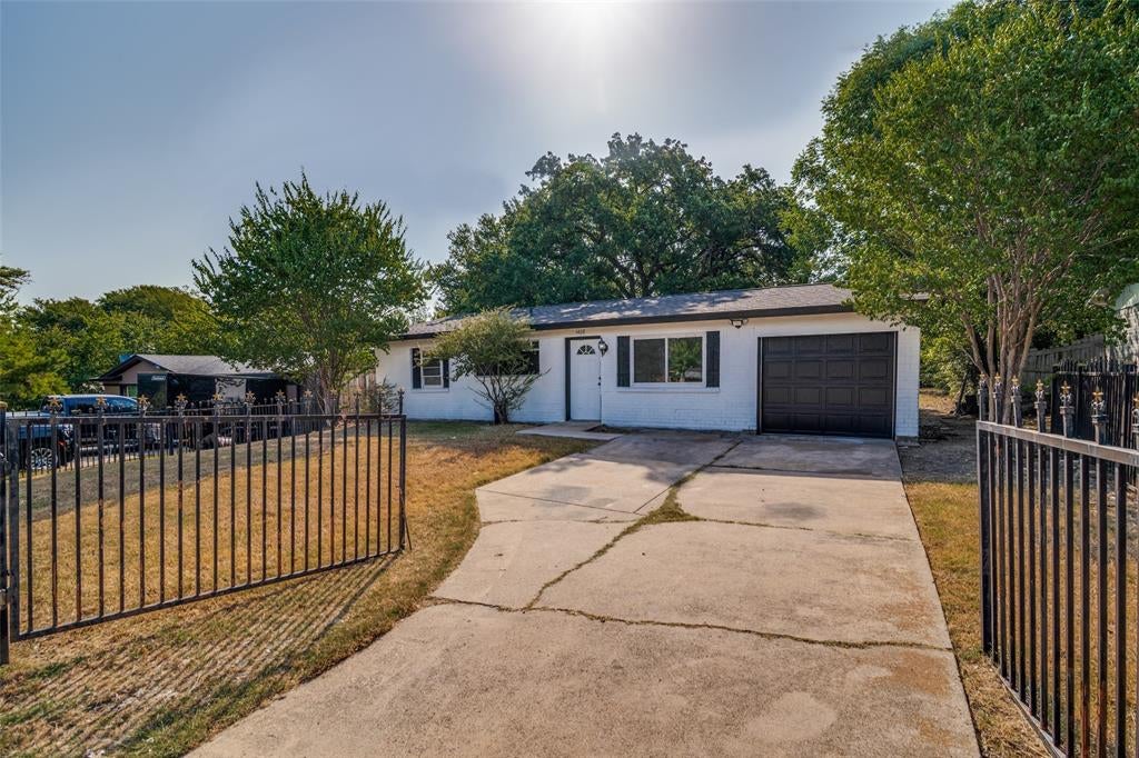 1408 Melanie Lane — photo