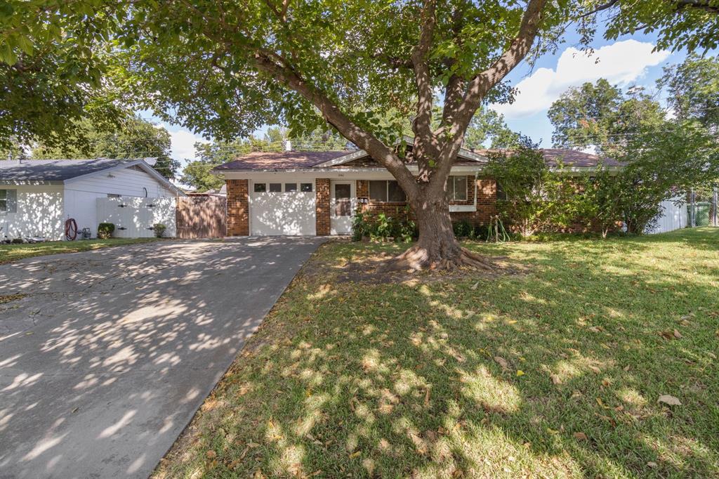 840 Comal Avenue — photo