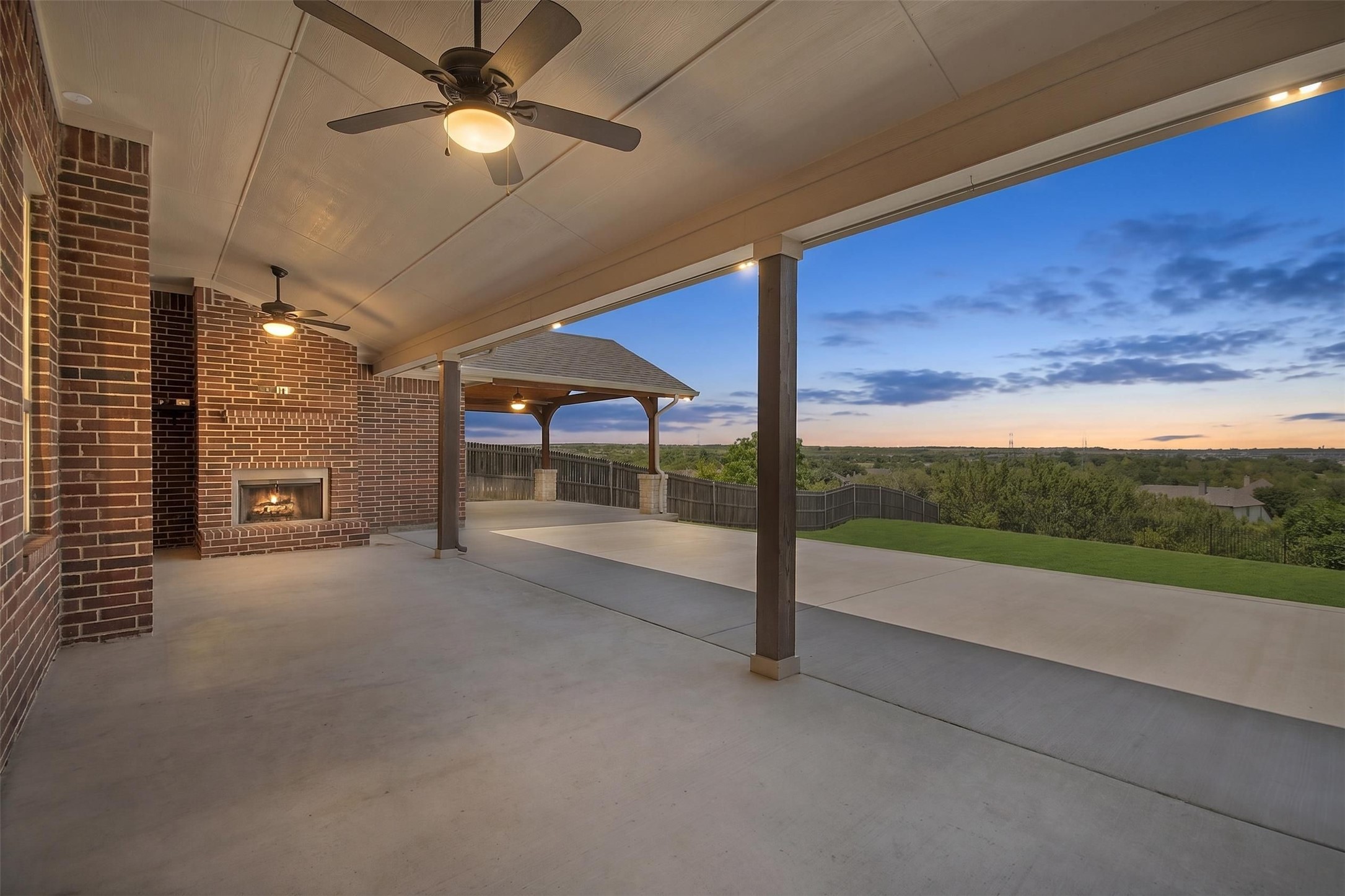 316 Bluffside Trail, Benbrook, TX 76126 — photo 3