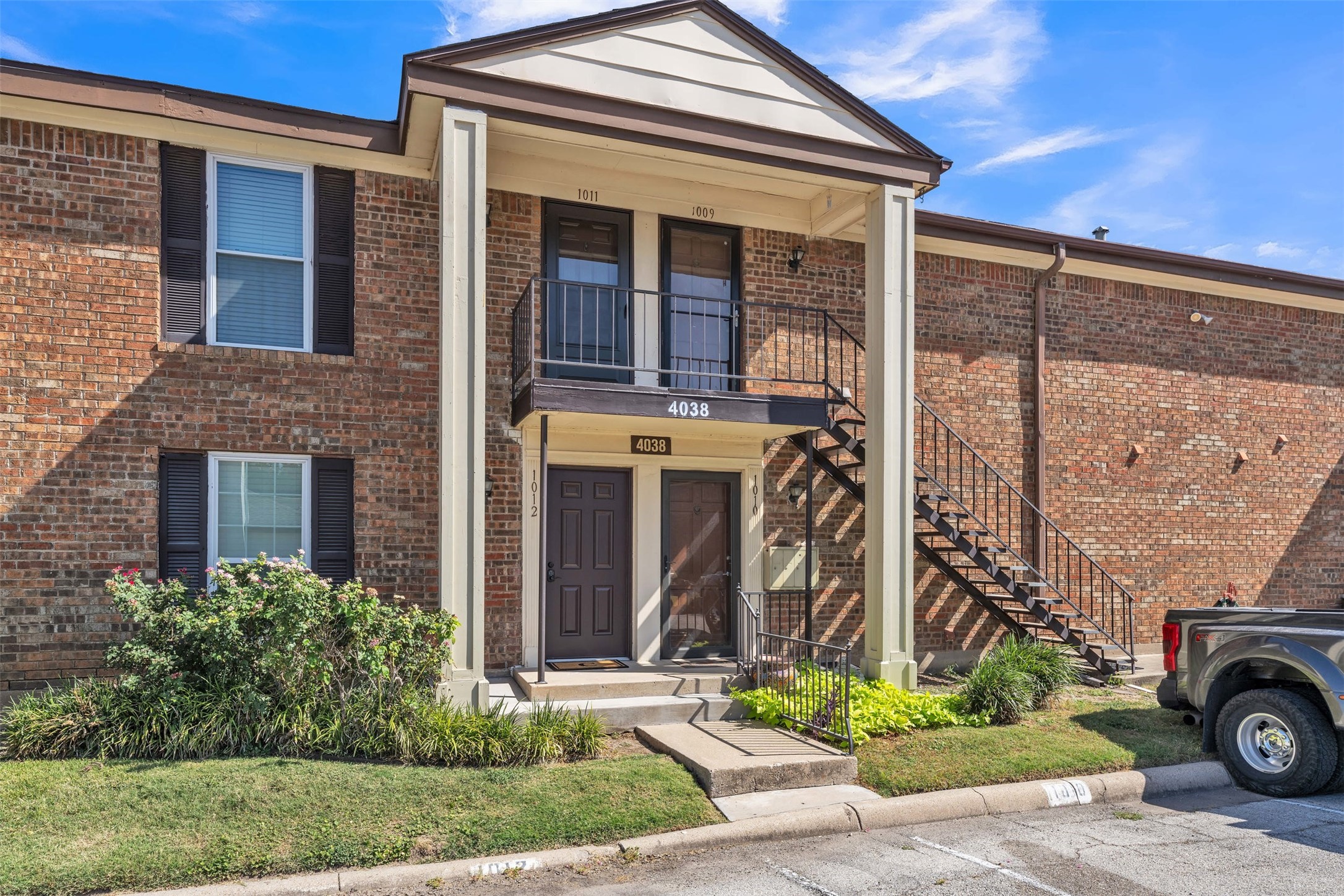 4038 Ridglea Country Club Drive 1011 — photo