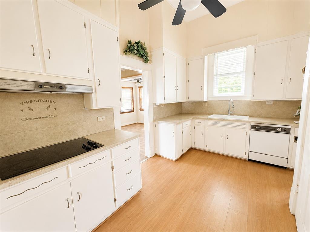 808 E Limestone Avenue, Mart, TX 76664 — photo 2