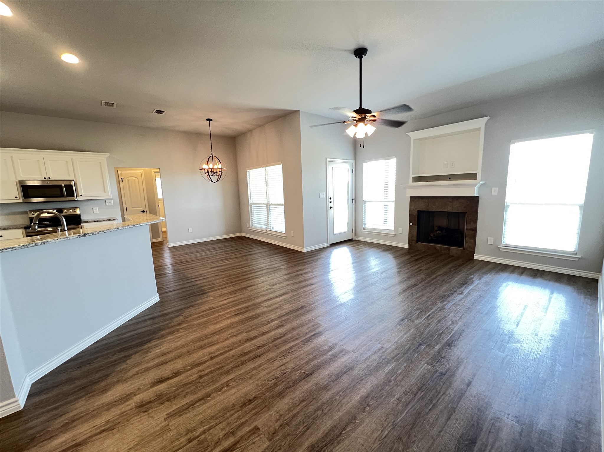 808 E Northside Drive, Pilot Point, TX 76258 — photo 2