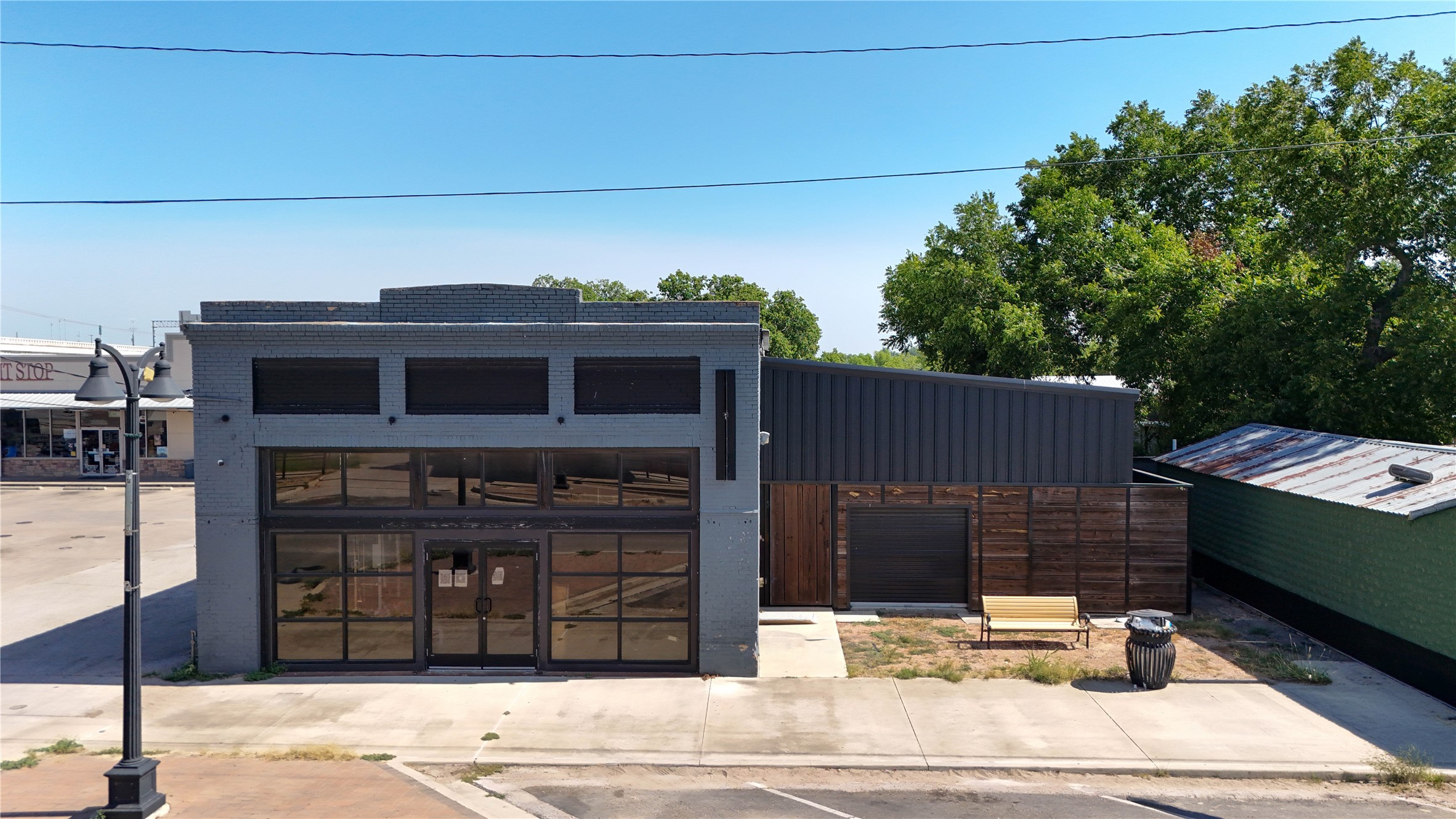16 E Main Street — photo
