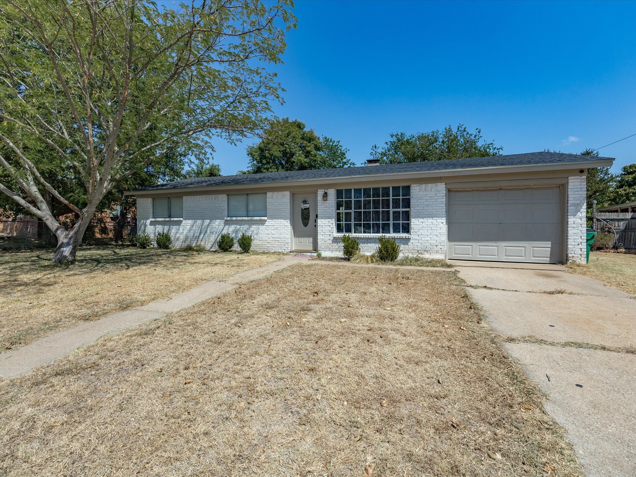 321 E Pine Street, Jacksboro, TX 76458 — photo 3