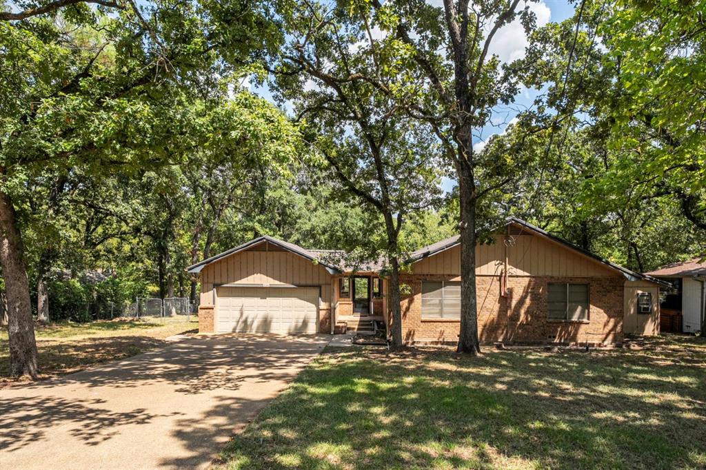 2105 Lakeview Drive — photo