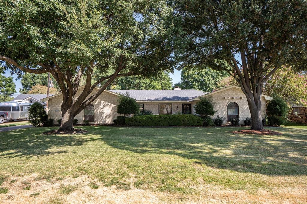 2108 Forest Hills Road — photo
