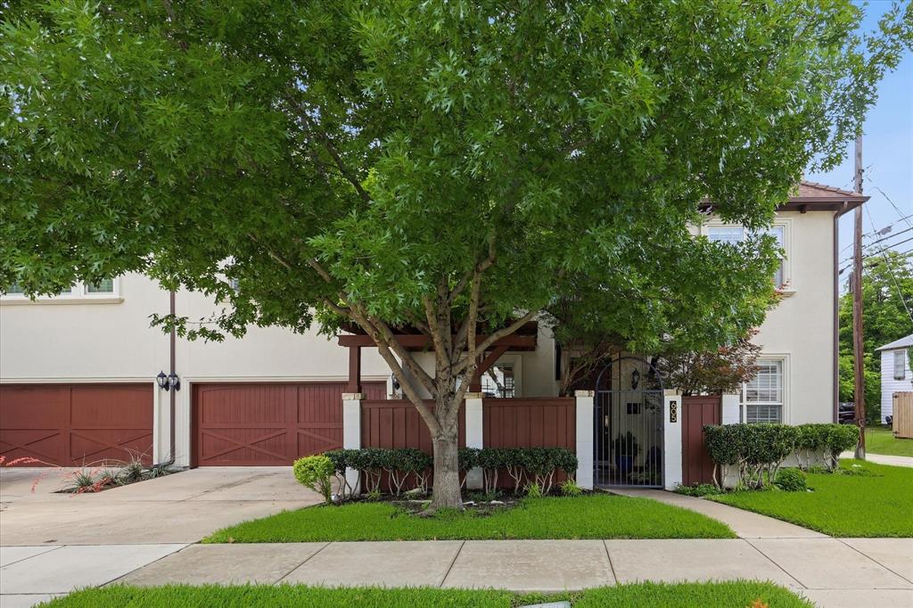 605 Montgomery Street — photo