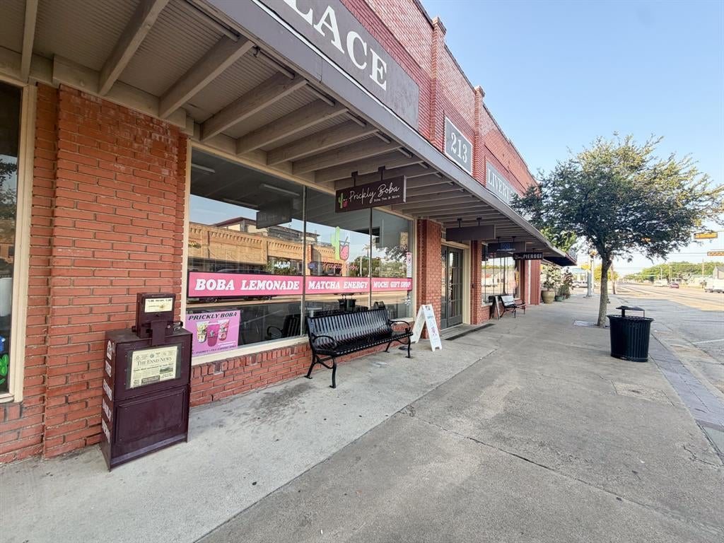 213 W Ennis Avenue 200 — photo