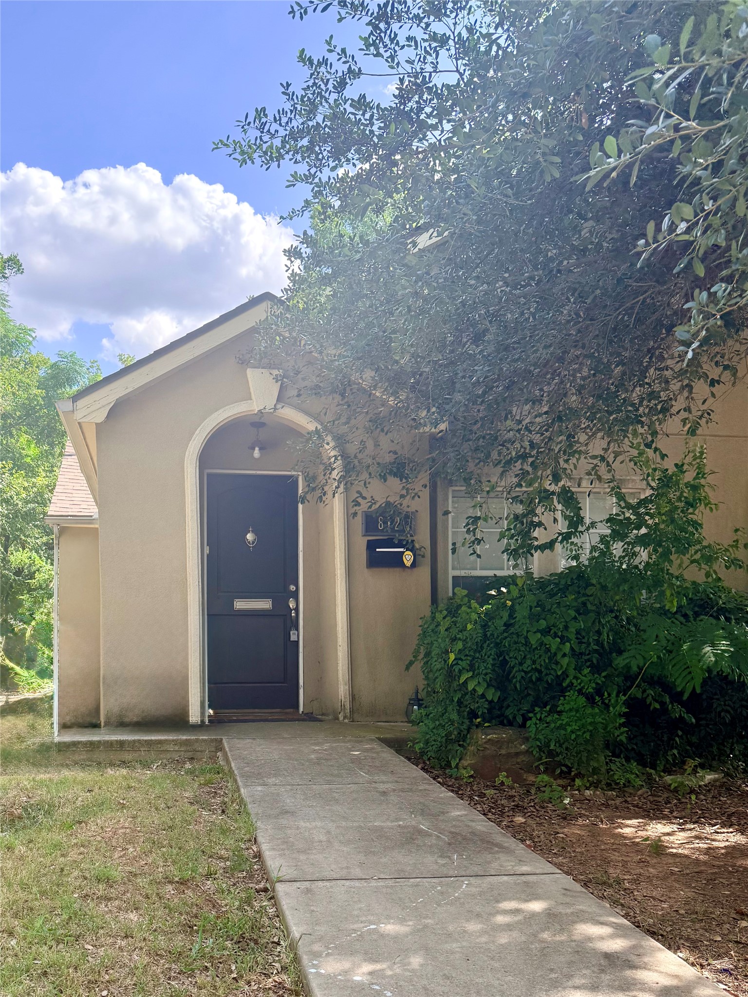 814 W College Street 812 — photo