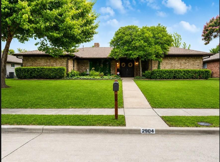 2904 Robin Road — photo