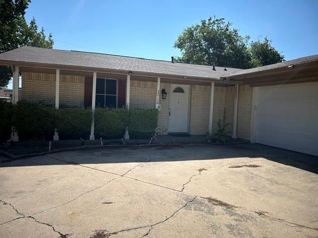 2210 Newcastle Drive — photo