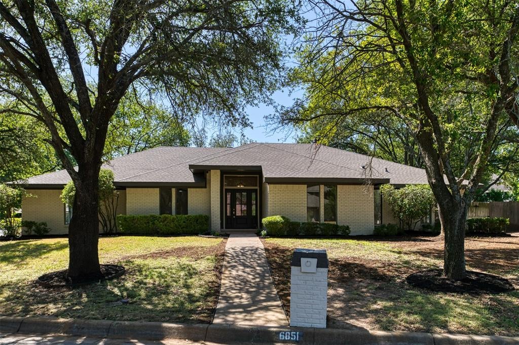 6851 Shorecrest Court — photo