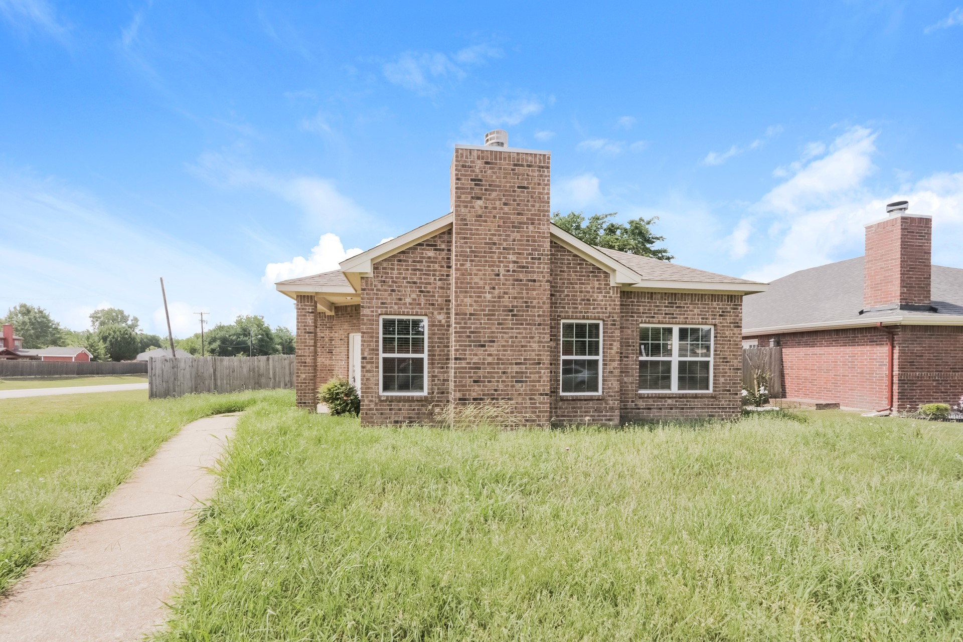 1633 Mockingbird Lane — photo