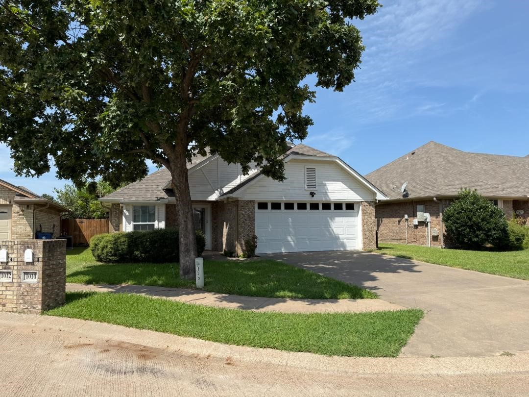 1010 Dawn Court — photo
