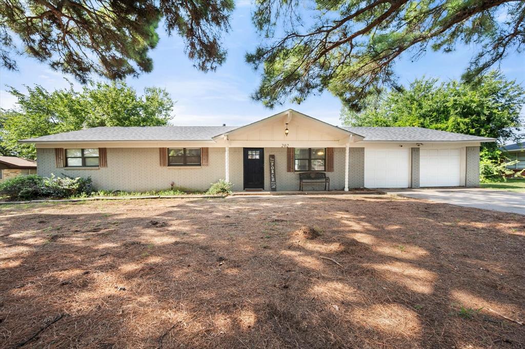 202 Lone Star Street — photo