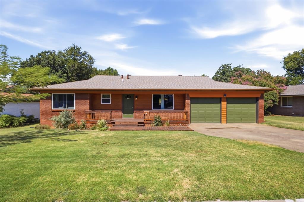 612 Oakwood Drive — photo