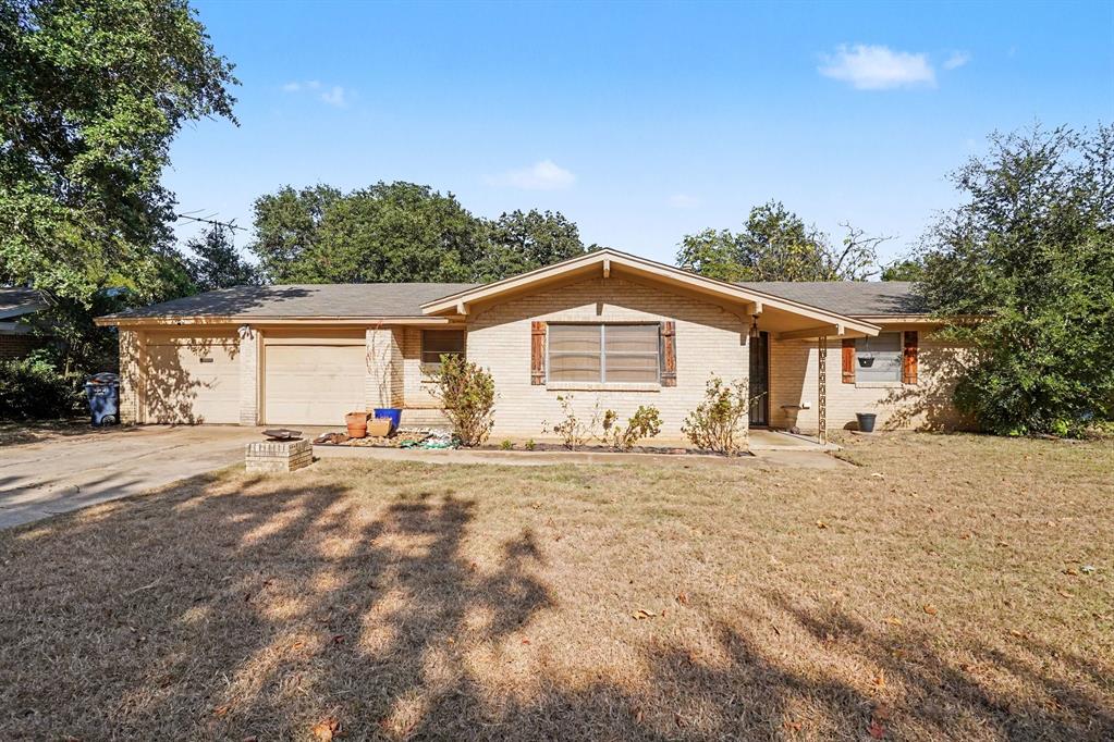 1553 Montclair Drive — photo