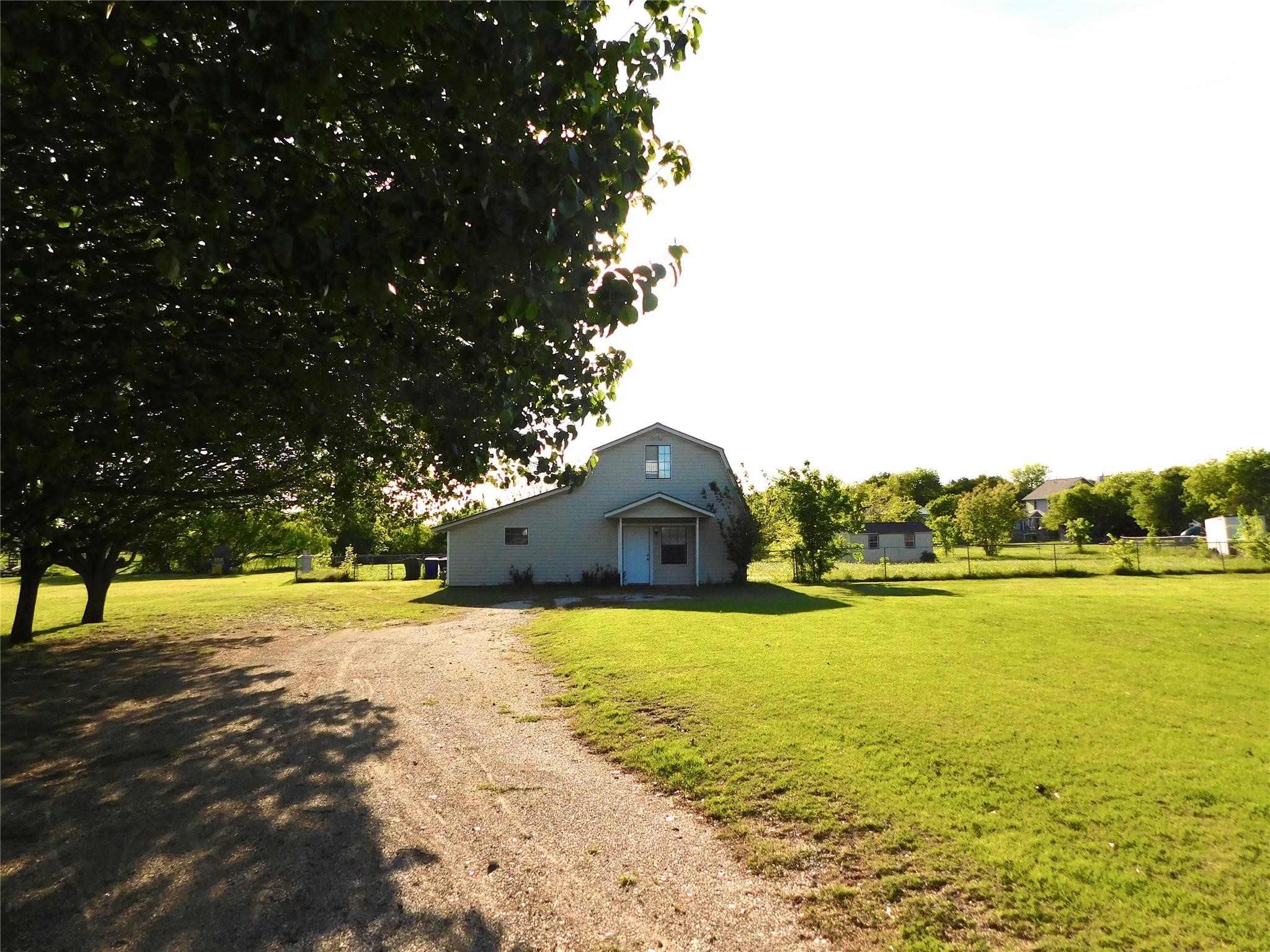 31 Rogers Circle, Krum, TX 76249 — photo 2