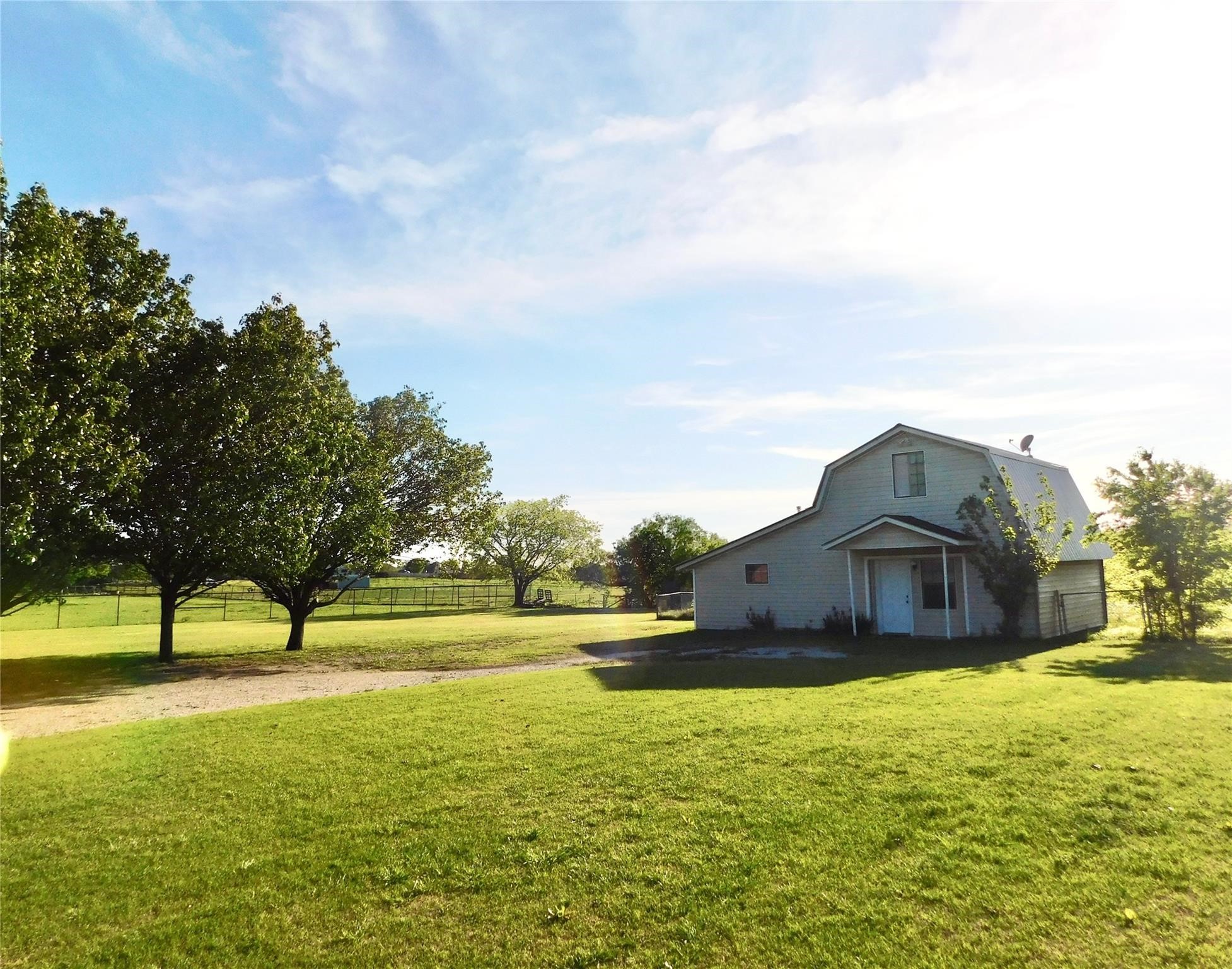 31 Rogers Circle, Krum, TX 76249 — photo 3