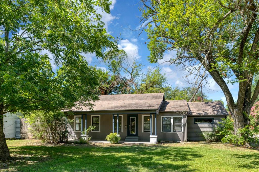 207 Hackberry Street — photo