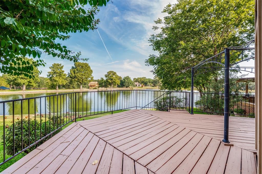 9 Country Lake Drive — photo