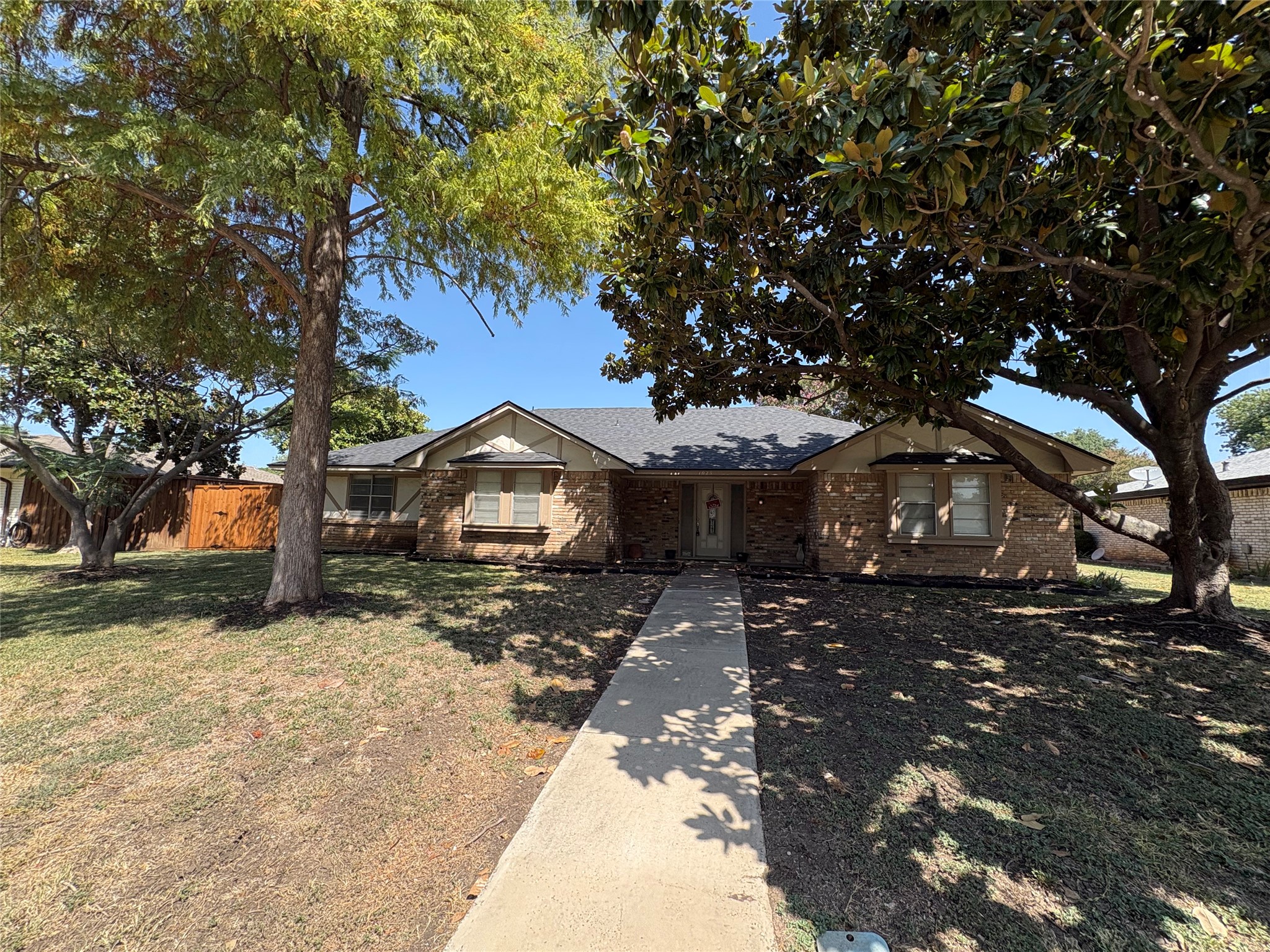 1025 Cloverdale Lane — photo