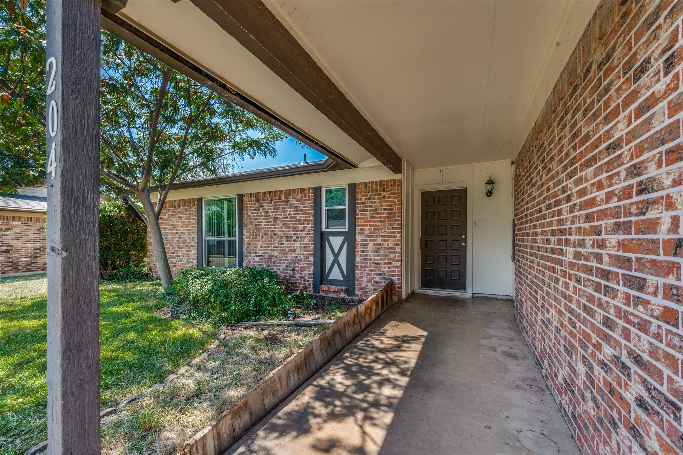 204 E Cunningham Avenue, Crowley, TX 76036 — photo 2