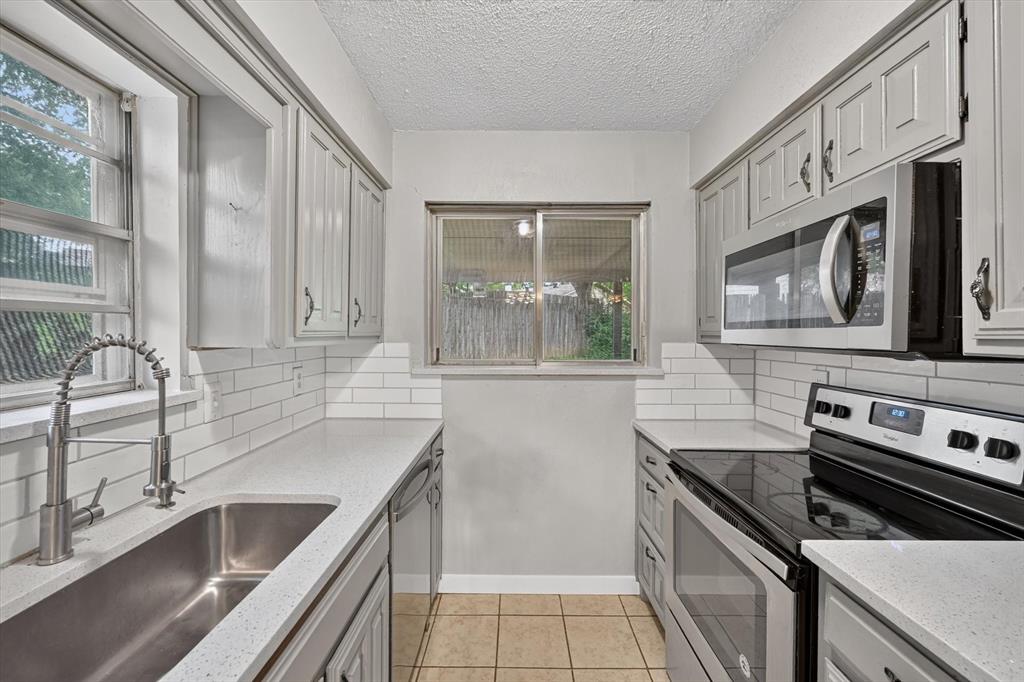 1601 White Oak Court — photo
