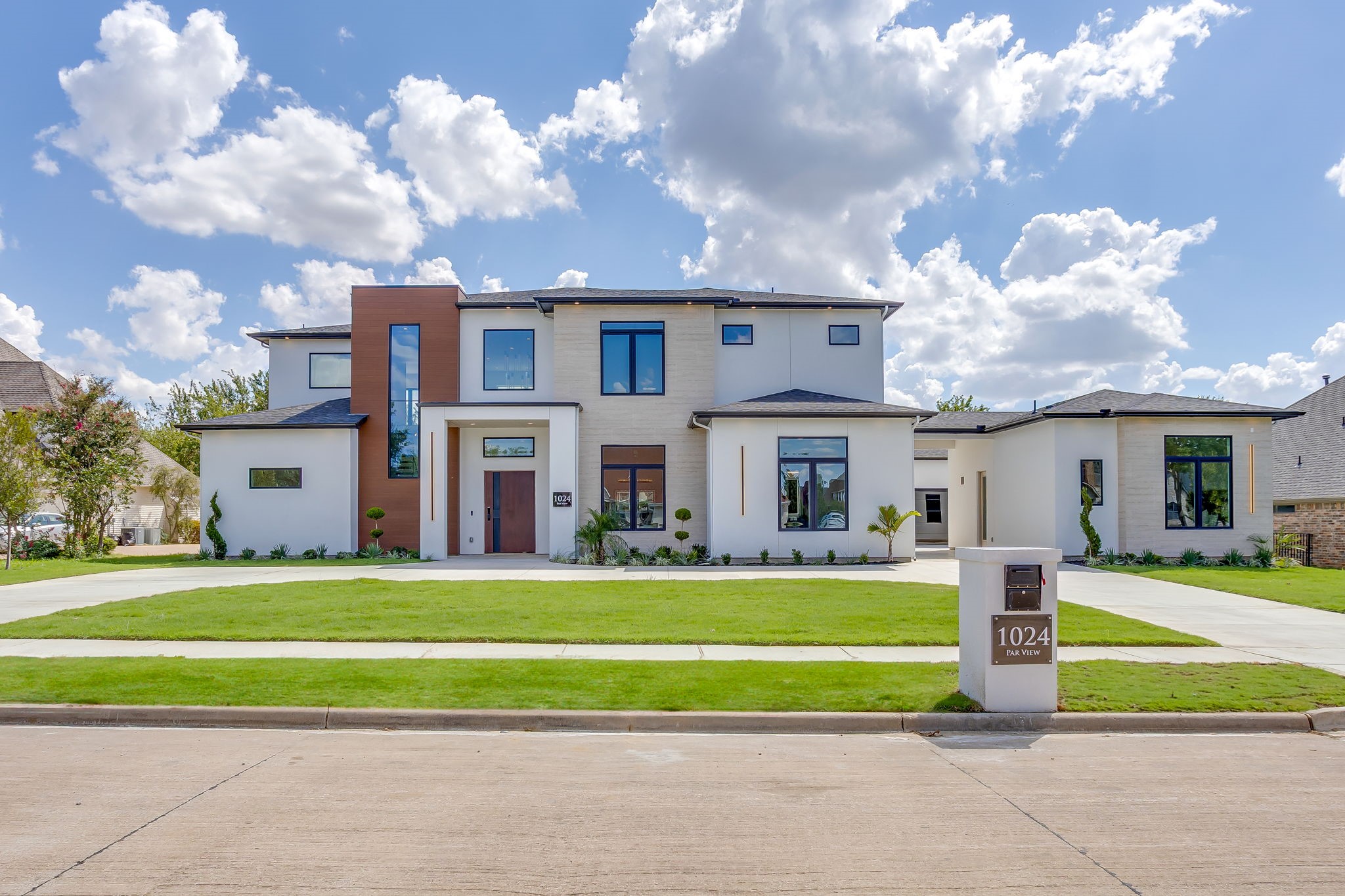 1024 Parview Circle — photo